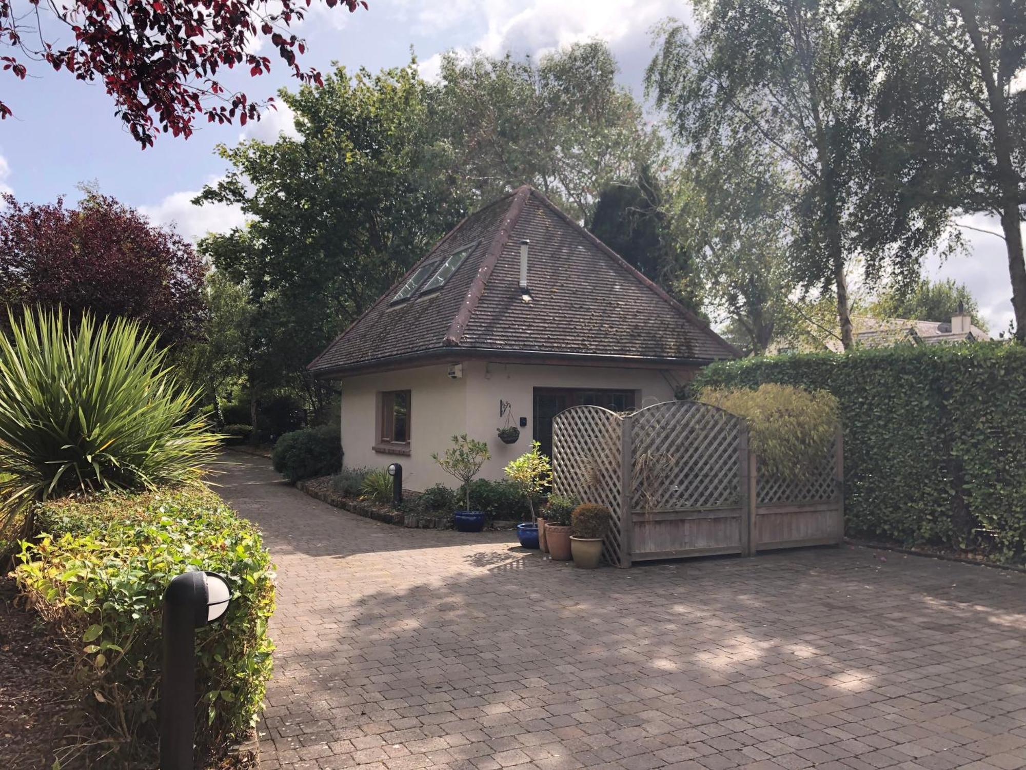 The Lodge At Bodenlodge Malahide Exterior photo